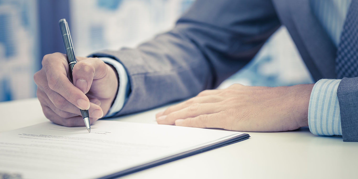 Business,Man,Signing,A,Contract