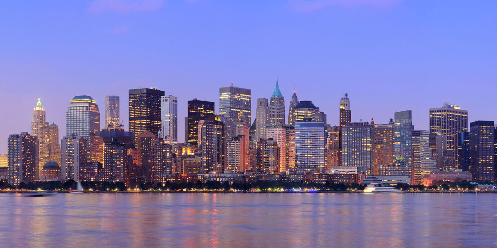 New,York,City,Manhattan,Downtown,Skyline,At,Dusk,With,Skyscrapers